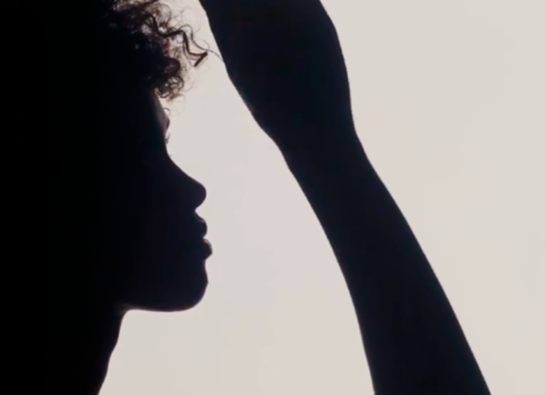 Sobreviviente de cáncer en EE.UU. demandó a L'Oréal por sus alisantes de cabello