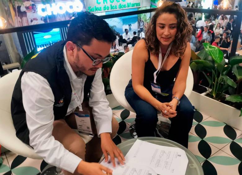 Los firmantes del memorando de entendimiento con Medellín fueron el subdirector de Turismo de Bucaramanga, Daniel Corzo Arévalo; el director del Instituto Municipal de Cultura y Turismo de Bucaramanga, Luis Carlos Silva; el secretario de Desarrollo Económico de Medellín, Mauricio Valencia, y la subsecretaria de Turismo, Ledys López Zapata. FOTO Cortesía