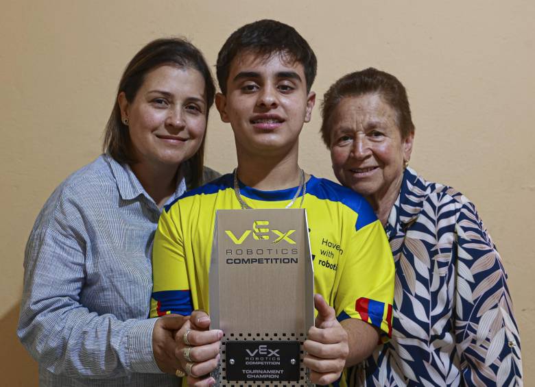 La robótica le cambia la vida a un niño del Oriente antioqueño que tiene los “huesos de cristal”