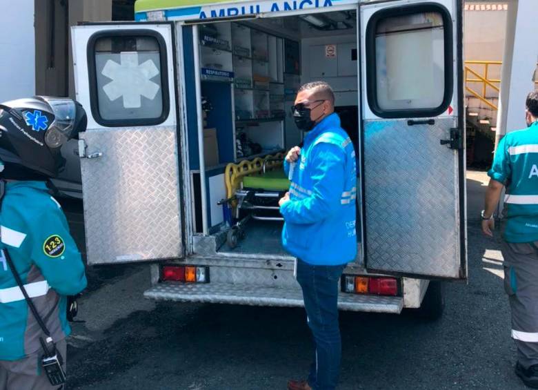 Las ambulancias con fallas en sus equipos estaban en dos estaciones de bomberos de Medellín. FOTO: CORTESÍA DE PERSONERÍA.
