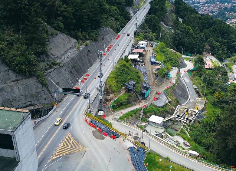 Actualmente, está en construcción la segunda boca del Túnel de Oriente, que busca duplicar la capacidad vial para responder al flujo vehicular. FOTO El Colombiano. 