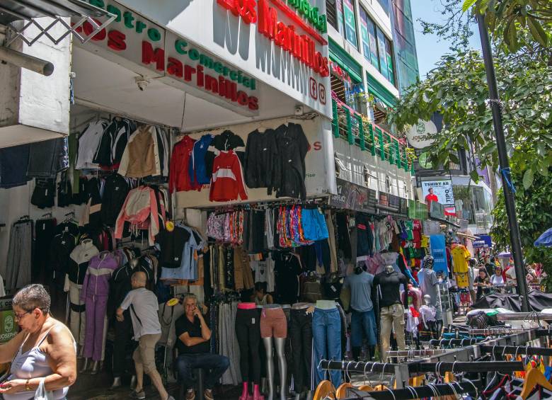 El Centro comercial Los Marinillos muestra la influencia que tienen empresarios del Oriente en El Hueco. FOTO JULIO CÉSAR HERRERA