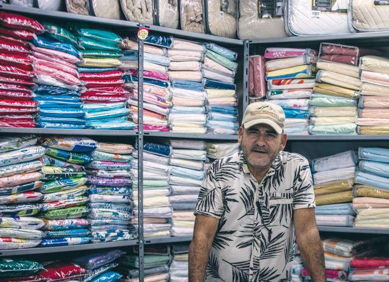 Jairo Bernal, de ancestro cejeño, llegó al Hueco hace más de tres décadas; allí se convirtió en un líder. FOTO JULIO CÉSAR HERRERA
