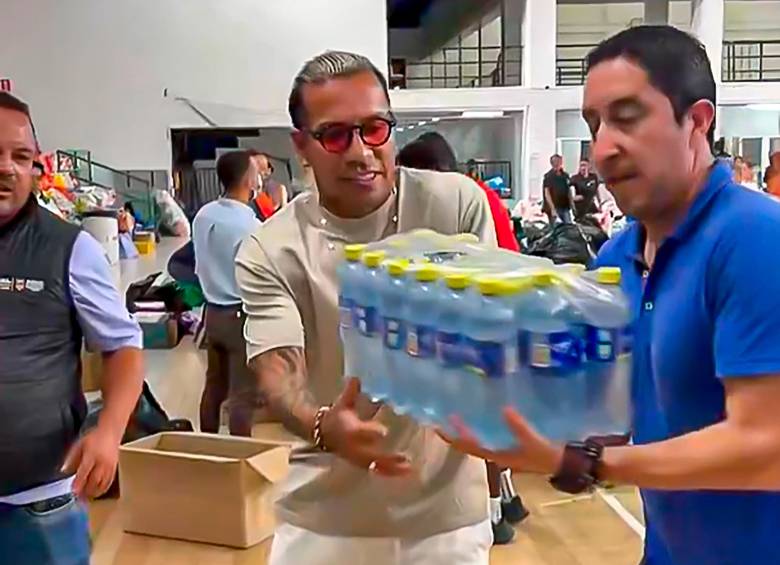 Los equipos del fútbol colombiano también adelantan campañas para la donación de ayudas para las familias que perdieron todo tras el terremoto en Colombia. FOTO: captura de video