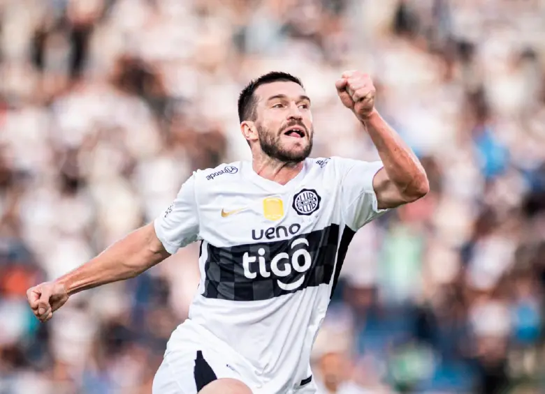 Tim Payne tuvo un estreno soñado con Olimpia al marcar un golazo en la goleada 5-0 sobre Rubioñú por el Torneo Clausura paraguayo. FOTO: X-OLIMPIA