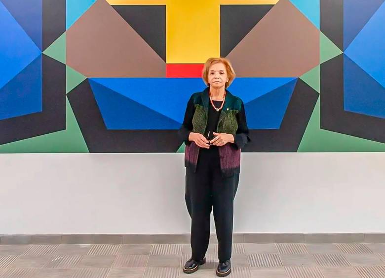 Fanny Sanín, de 87 años, mantiene una disciplina creativa constante y una vida cultural activa, mientras preserva su vínculo con Colombia a través de su obra y la donación de algunas de sus piezas. FOTO: Cortesía Instagram @artes_udea