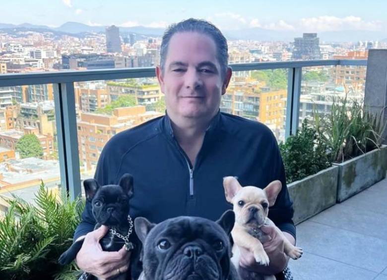 “Les presento a mis bebés Toño y Henry”, escribió Germán Vargas Lleras junto a una fotografía de sus bulldogs franceses. Foto: instagram @manchovargasoficial