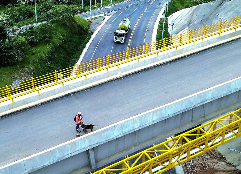 Concluir las conexiones pendientes de las autopistas 4G es una de las prioridades del departamento. FOTO Manuel Saldarriaga. 