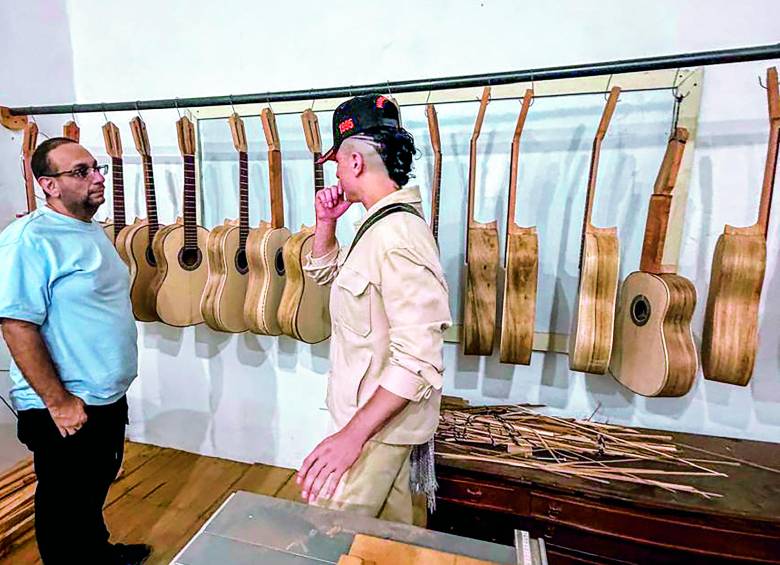 El Maja habilitó el espacio para iniciar el proceso de fabricación artesanal de instrumentos. Foto: Cortesía
