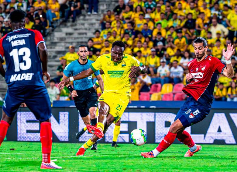 DIM sacó un punto ante Bucaramanga, que jugó con diez hombres desde el minuto 16 del juego. Foto: @Bucaramanga