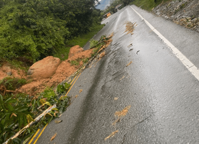 La medida preventiva fue anunciada por el Instituto Nacional de Vías (Invías) ante el constante riesgo de deslizamientos y movimientos de tierra por las fuertes lluvias. FOTO: Mi Oriente
