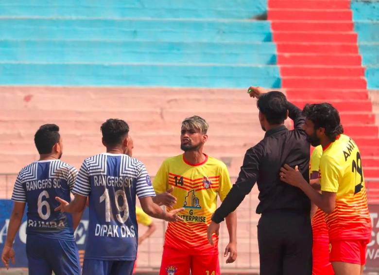 Finalmente el juego terminó 4-2 a favor del local, el Ahbab FC, que anotó en contra dos insólitos goles. FOTO Instagram Delhi Premier League 