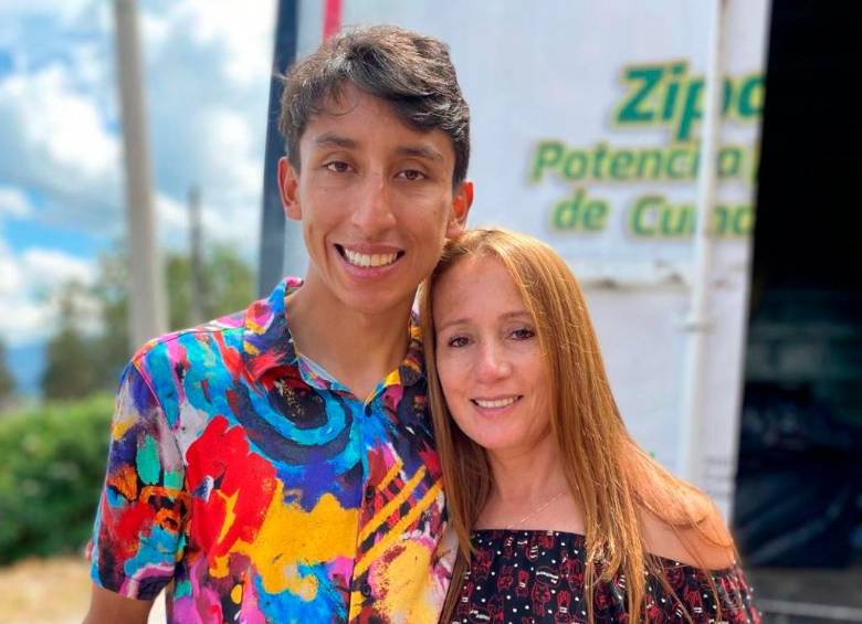 Egan y su madre Flor Marina Gómez. FOTO: INSTRAGAM MAMÁ DE BERNAL