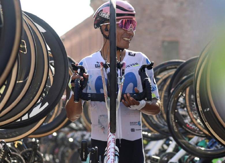 Nairo Quintana dejó huella en el ciclismo y en su despedida como profesional recibió varios homenajes tras su gran trayectoria. FOTO: X-MOVISTAR