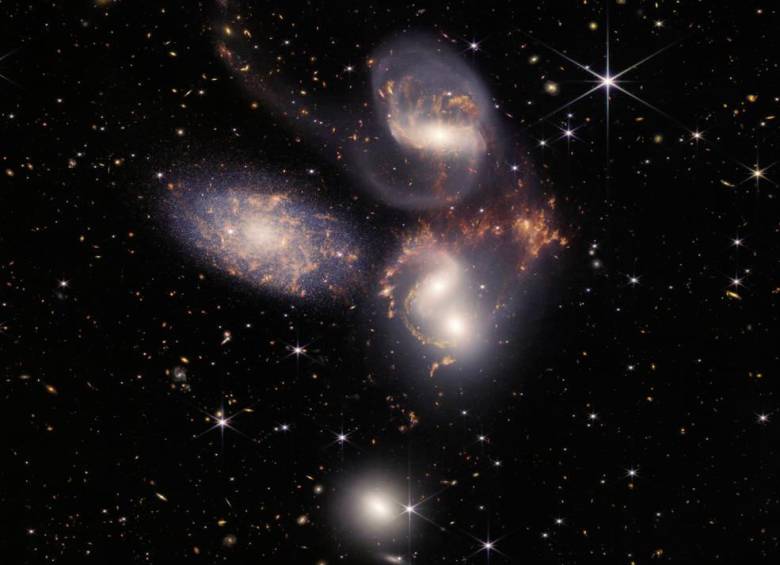 Quinteto de Stephan: un cúmulo de galaxias que muestra enormes ondas de choque y colas de marea. FOTO Cortesía Nasa