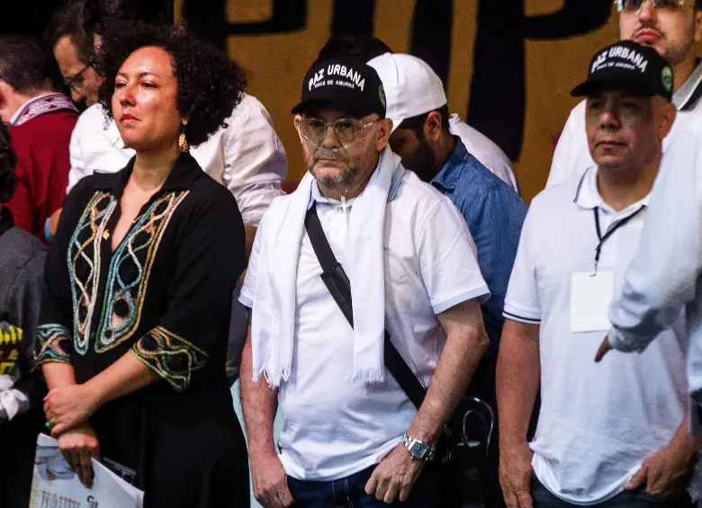 Durante su visita a Medellín, el presidente Gustavo Petro realizó un evento público acompañado por los voceros de bandas que participan en los diálogos de Paz Urbana en la Cárcel de Itagüí. FOTO: El Colombiano
