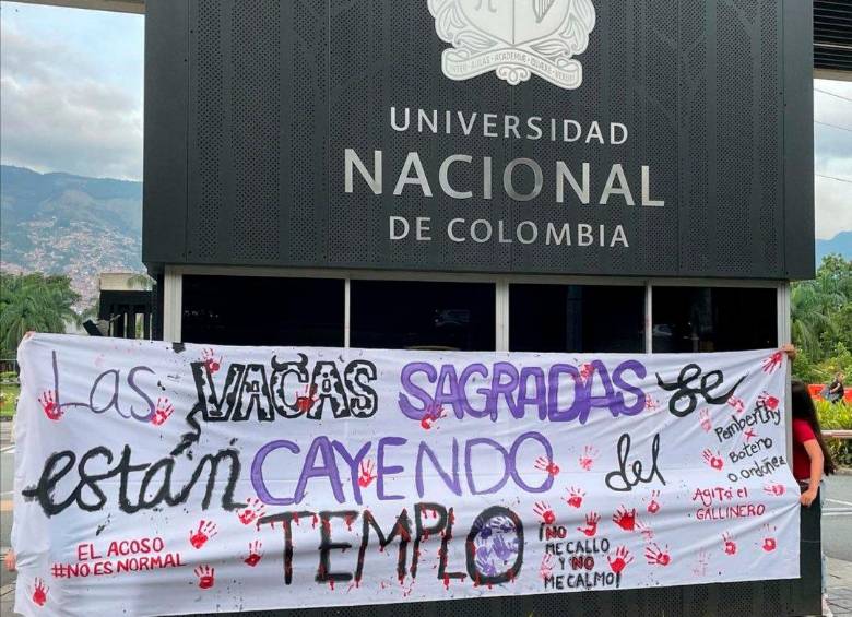 Con grafitis denuncian supuesto acoso de profesores en la Nacional, sede Medellín. FOTO Cortesía 
