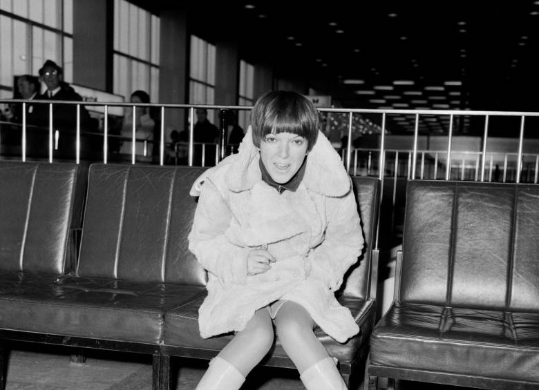 Con sus diseños, la moda se acercó al espíritu de la juventud. La informalidad ganó espacio en las pasarelas. Foto: Getty.