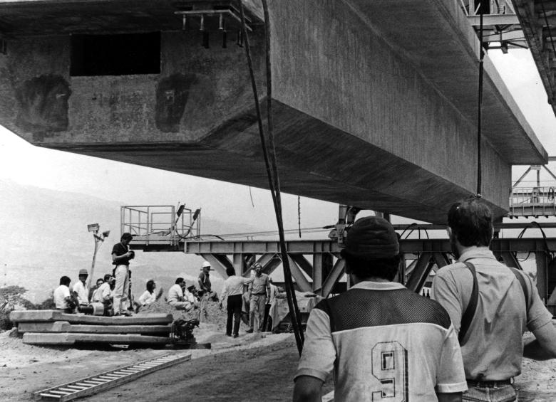 Tren Metropolitano, construcción del viaducto en la carrera Bolívar. FOTO Jorge Zuleta