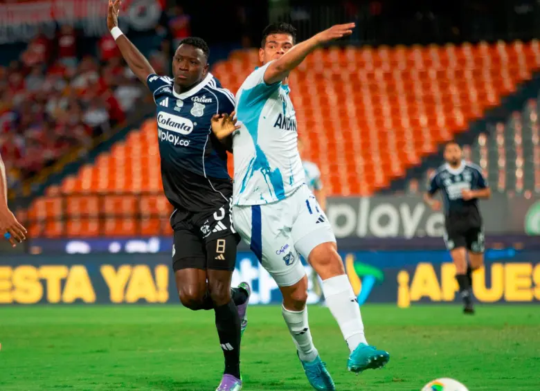 Medellín estrena uniforme azul oscuro y negro frente a Millonarios. FOTO CAMILO SUÁREZ