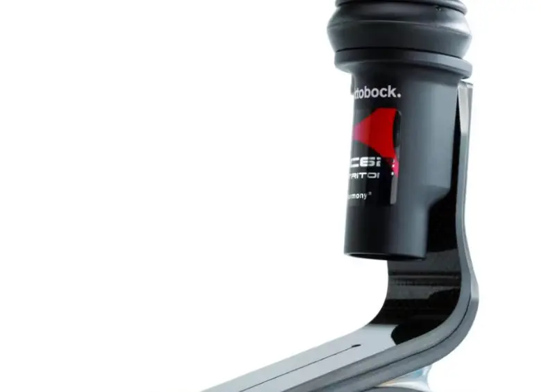 El Triton Harmony, un pie protésico con sistema de vacío integrado, mantiene una sujeción firme entre el muñón y la prótesis durante todo el día, compensando las variaciones de volumen y reduciendo la fricción que puede causar irritaciones en la piel. FOTO cortesía