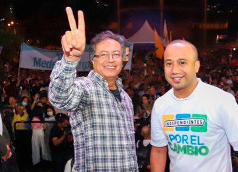  El candidato presidencial Gustavo Petro y el mismo Ramírez en la concentración del Pacto Histórico, el jueves pasado. Foto Cortesía