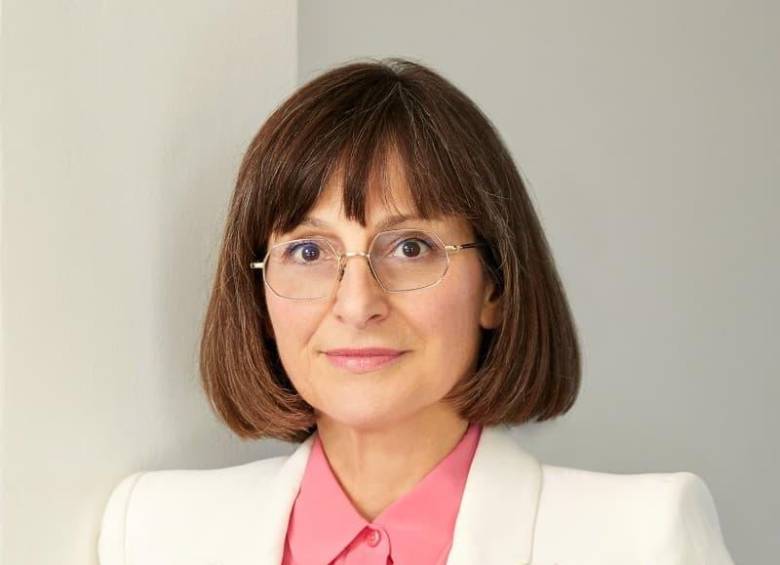 Sarah Thornton entrevistó a más de 200 mujeres para analizar cómo la sexualización de los senos ha impactado la relación femenina con el cuerpo y la autoestima. FOTO:LinkedIn.