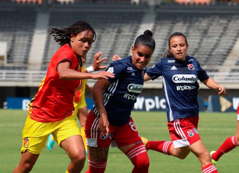 Greicy Landázuri, quien ahora juega con el Pereira, abrió el marcador en el estadio Hernán Ramírez Villegas. FOTO dimayor 