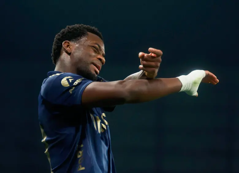 Jhon Durán durante su celebración, demostrando que afina su puntería de cara al gol. FOTO @Fenerbahce