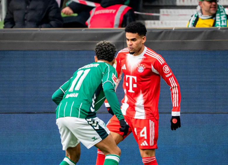 Con su habilidad, Luis Díaz casi siempre le ganó el duelo a su marcador. FOTO @FCBayernES