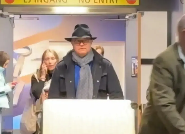 Grau Pujadas fue visto cargando maletas que, según el diario sueco, contendrían la ropa de la primera dama colombiana. FOTO: DIARIO EXPRESSEN.