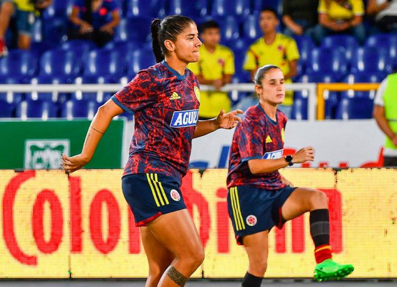 Las antioqueñas Catalina Usme y Daniela Montoya hacen parte de la base de la Selección Colombia mayores que quedó subcampeona de Copa América y clasificó al Mundial de 2023. FOTO FCF