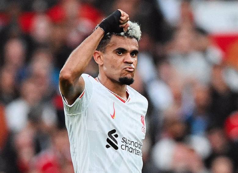 Luis Díaz, figura del Liverpool quien se quedó jugando en Inglaterra pese a las ofertas del PSG de Francia y el Barcelona de España. FOTO X-LIVERPOOL