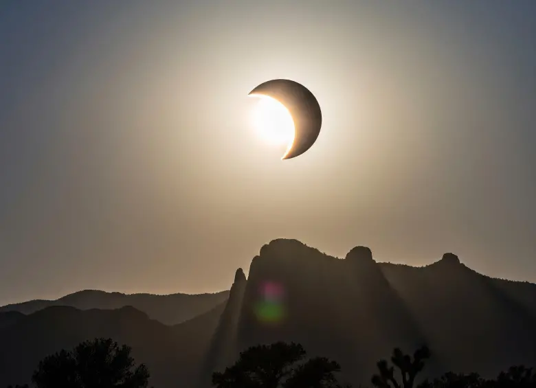 Eclipse solar parcial. Foto: imagen ilustrativa generada con IA.