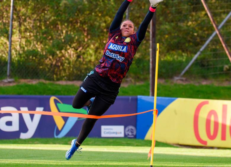 La arquera Luisa Agudelo, de la Sub-17, es una de las elegidas para el Sudamericano sub-20 en Ecuador. FOTO cortesía fcf