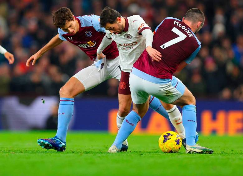 El Aston Villa se convirtió en el tercer equipo que venció al Manchester City en la Liga Premier de Inglaterra. Los otros fueron Arsenal y Newcasttle. FOTO: Tomada de X (antes Twitter) @AVFCOfficial