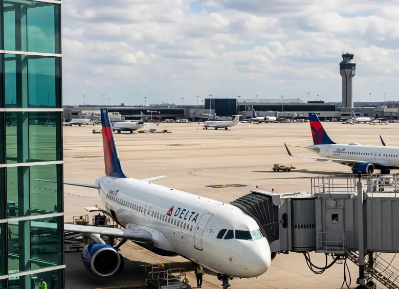 Delta y Latam han logrado consolidar una red internacional en la que se han vendido 14 millones de asientos en la región desde que inició la alianza en 2023. FOTO: Made with Google AI.