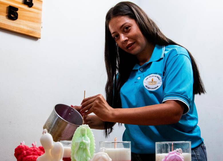 Despertó de un coma de 19 días y ahora vende velas en el país
