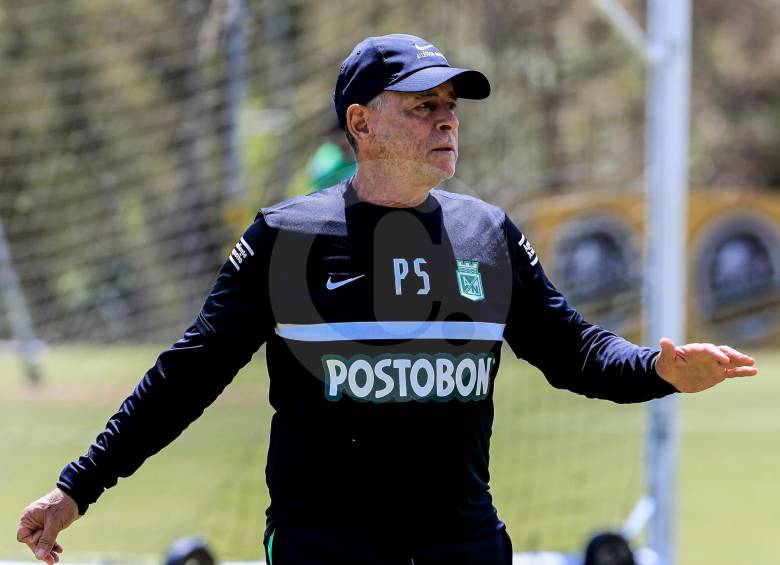 El técnico Pedro Sarmiento ajusta cinco fechas como entrenador en propiedad del Atlético Nacional. FOTO: JAIME PÉREZ