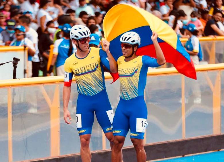 Los corredores Andrés Jiménez y Steven Villegas hicieron el 1-2 en patinaje. Se mantiene la calidad de este deporte. FOTO fedepatín 