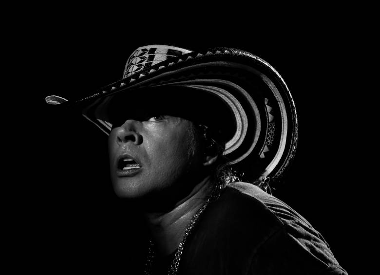 Una imagen icónica de sus anteriores visitas, Axl Rose con el sombrero vueltiao en Medellín. FOTO Colprensa