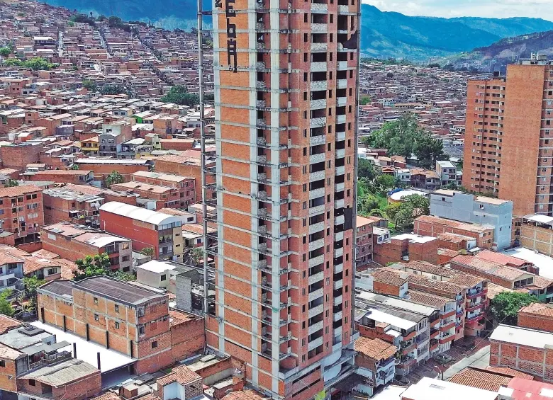 La ‘epidemia’ de los edificios fantasma que sufre Medellín
