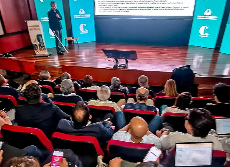 El foro “Centro de Medellín: oportunidades, transformación, hábitat” contó con la presencia de representantes del sector público, privado, académico y ciudadano. FOTO Julio César Herrera.