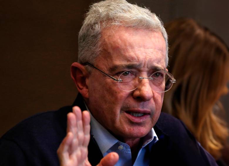 Lo que ganan y pierden Fajardo y De la Espriella al no ir a consulta