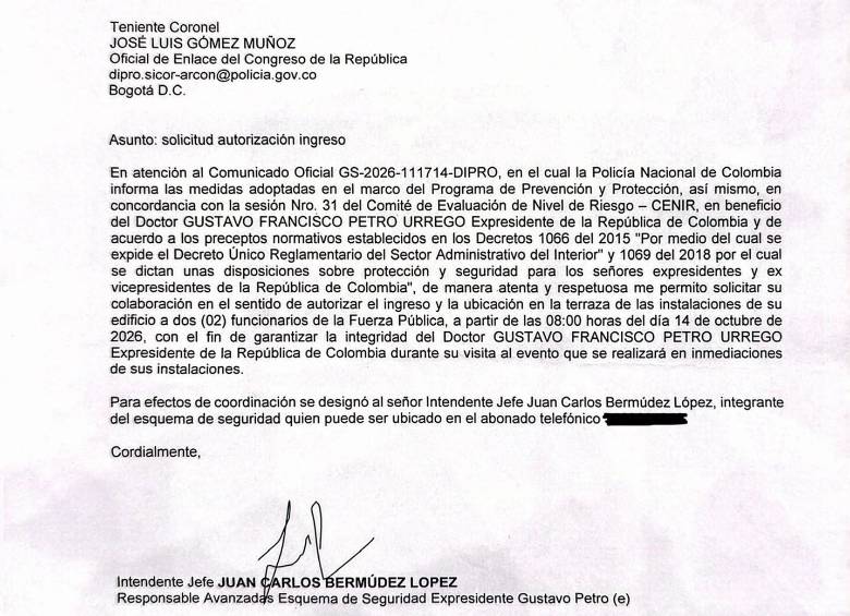 Así se ve la carta en la que se solicita la presencia de dos miembros de la Fuerza Pública en el techo del Congreso para garantizar la seguridad de Petro. Foto: Cortesía Presidencia del Senado.