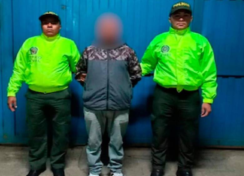 El hombre de 46 años fue detenido por miembros de la Policía en Medellín. FOTO: Cortesía.