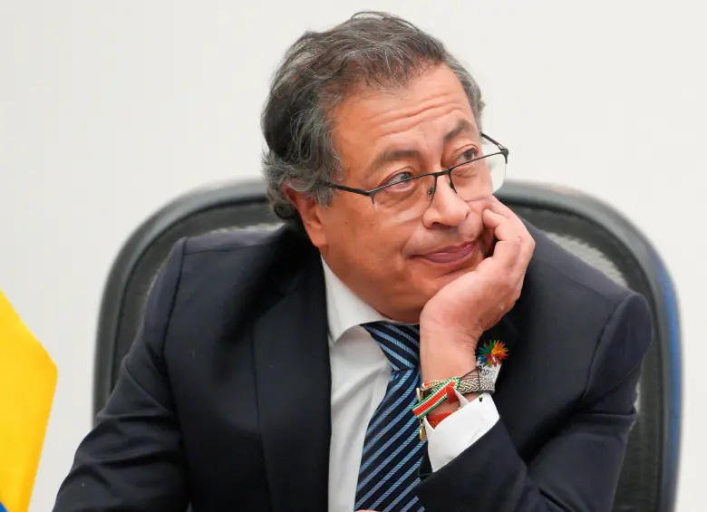 El presidente Gustavo Petro insiste en que está facultado para convocar a la consulta vía decreto. FOTO: Presidencía