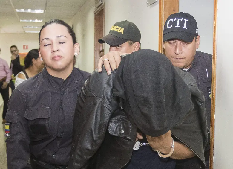 El sargento (r) RIchard Antonio Pérez, durante las audiencias de control de garantías, siempre ocultó su rostro. FOTO: ARCHIVO RÓBINSON SÁENZ