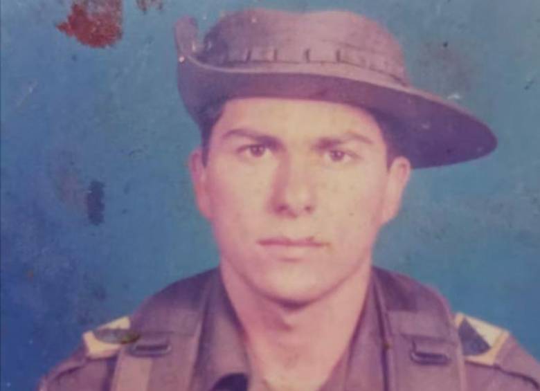 El sargento Ávila cuando hizo parte del grupo Jungla. Ingresó a la Policía en 1981 y estuvo hasta el 2009. FOTO cortesía