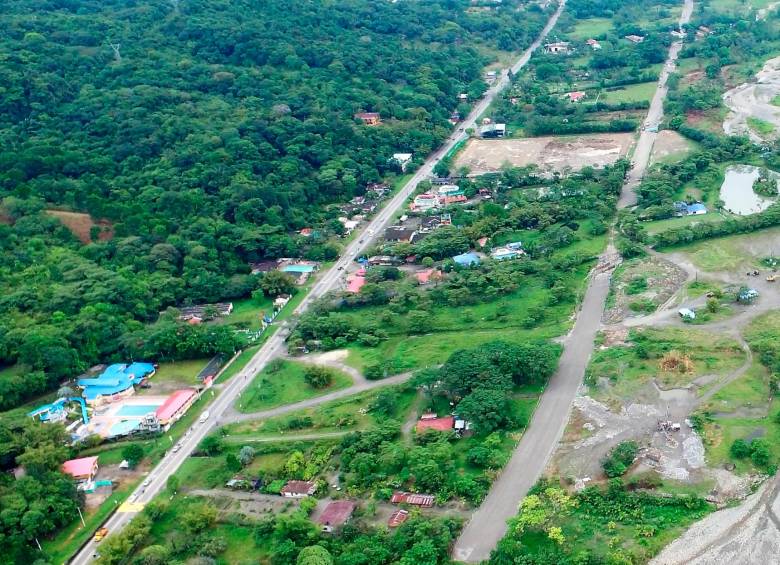 Actualmente, la Malla Vial del Meta avanza de manera satisfactoria en las obras priorizadas que fueron iniciadas de manera anticipada en 2021: el par vial La Cuncia y los accesos al puente Yucao. FOTO cortesía